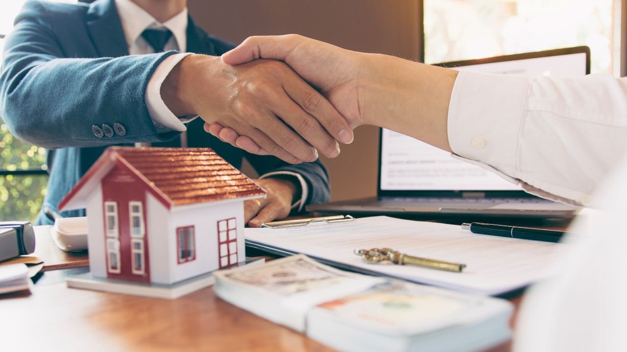 Who owns Verde Real Estate Holdings LLC